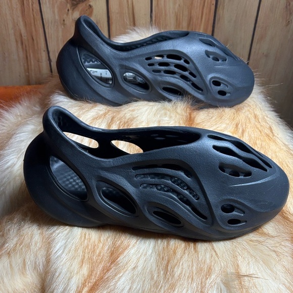 New in box Adidas Men Sz 12 Foam Runner RNNR Black slide slip on - Picture 2 of 9